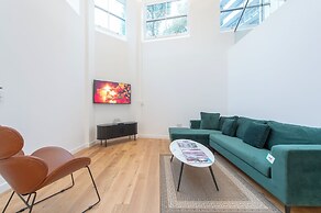 Exquisite 3BR Duplex Apartment, Air-con& Amenities