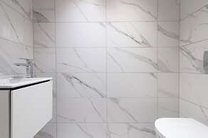 Exquisite 3BR Duplex Apartment, Air-con& Amenities