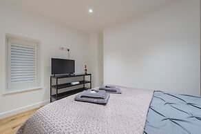 Exquisite 3BR Duplex Apartment, Air-con& Amenities