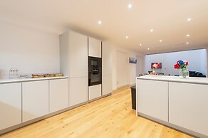 Exquisite 3BR Duplex Apartment, Air-con& Amenities