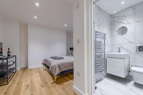 Exquisite 3BR Duplex Apartment, Air-con& Amenities