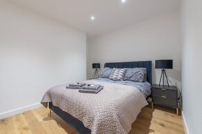 Exquisite 3BR Duplex Apartment, Air-con& Amenities