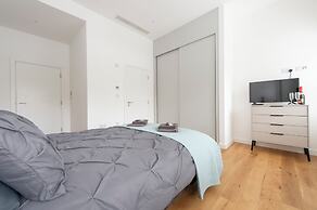 Exquisite 3BR Duplex Apartment, Air-con& Amenities