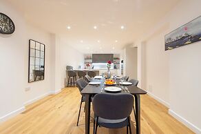 Exquisite 3BR Duplex Apartment, Air-con& Amenities