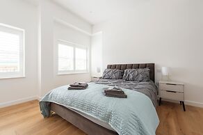 Exquisite 3BR Duplex Apartment, Air-con& Amenities