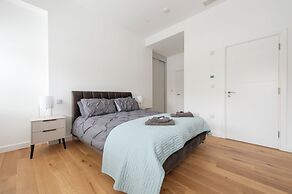 Exquisite 3BR Duplex Apartment, Air-con& Amenities