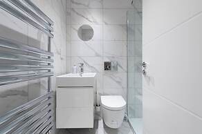 Exquisite 3BR Duplex Apartment, Air-con& Amenities