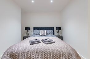 Exquisite 3BR Duplex Apartment, Air-con& Amenities