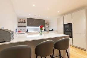 Exquisite 3BR Duplex Apartment, Air-con& Amenities