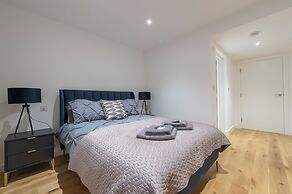 Exquisite 3BR Duplex Apartment, Air-con& Amenities