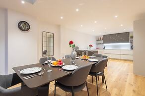 Exquisite 3BR Duplex Apartment, Air-con& Amenities