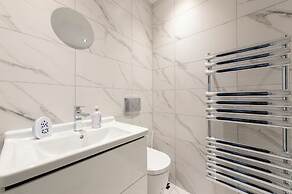 Exquisite 3BR Duplex Apartment, Air-con& Amenities