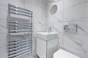 Exquisite 3BR Duplex Apartment, Air-con& Amenities