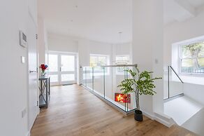 Exquisite 3BR Duplex Apartment, Air-con& Amenities