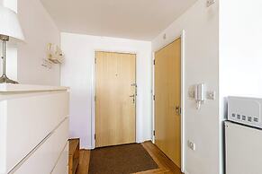 Modern Studio Apartment - St Georges Wharf