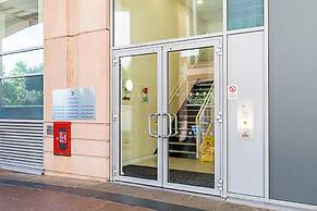 Modern Studio Apartment - St Georges Wharf