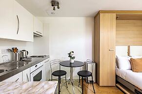 Modern Studio Apartment - St Georges Wharf