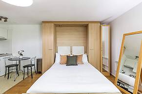 Modern Studio Apartment - St Georges Wharf