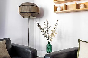 Modern Studio Apartment - St Georges Wharf