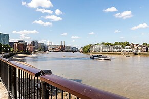 Modern Studio Apartment - St Georges Wharf