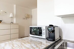 Modern Studio Apartment - St Georges Wharf