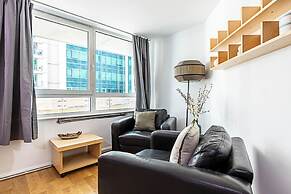 Modern Studio Apartment - St Georges Wharf
