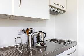 Modern Studio Apartment - St Georges Wharf