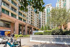 Modern Studio Apartment - St Georges Wharf