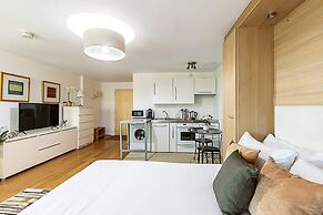 Modern Studio Apartment - St Georges Wharf