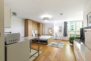 Modern Studio Apartment - St Georges Wharf