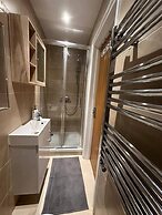 Park Avenue Luxury Apartment in London