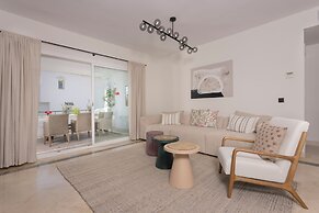 3 Bedroom, 3 Bathroom Beachside Apartment