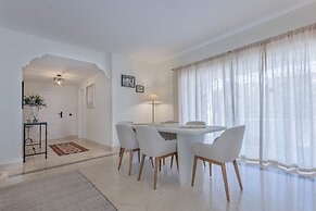3 Bedroom, 3 Bathroom Beachside Apartment
