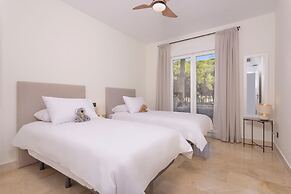 3 Bedroom, 3 Bathroom Beachside Apartment