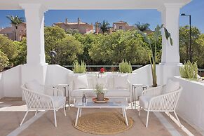 3 Bedroom, 3 Bathroom Beachside Apartment