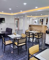 Formula 2 Hotel and Suites