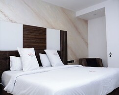 Formula 2 Hotel and Suites