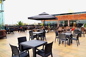 Formula 2 Hotel and Suites