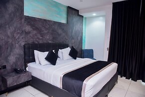 Formula 2 Hotel and Suites