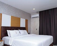 Formula 2 Hotel and Suites