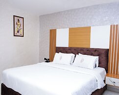 Formula 2 Hotel and Suites