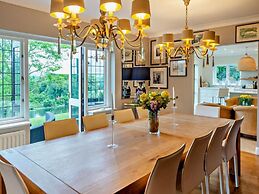 Luxury Riverside Mansion in Marlow