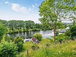 Luxury Riverside Mansion in Marlow