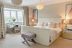 Luxury Riverside Mansion in Marlow
