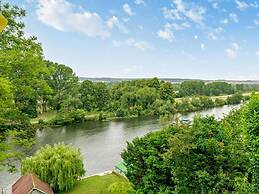 Luxury Riverside Mansion in Marlow