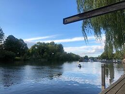 Luxury Riverside Mansion in Marlow