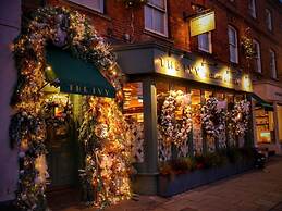 Luxury Riverside Mansion in Marlow