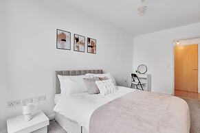 Modern 2-bed Apartment in Stratford