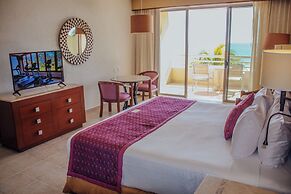 GR Solaris Lighthouse Los Cabos