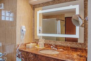 GR Solaris Lighthouse Los Cabos